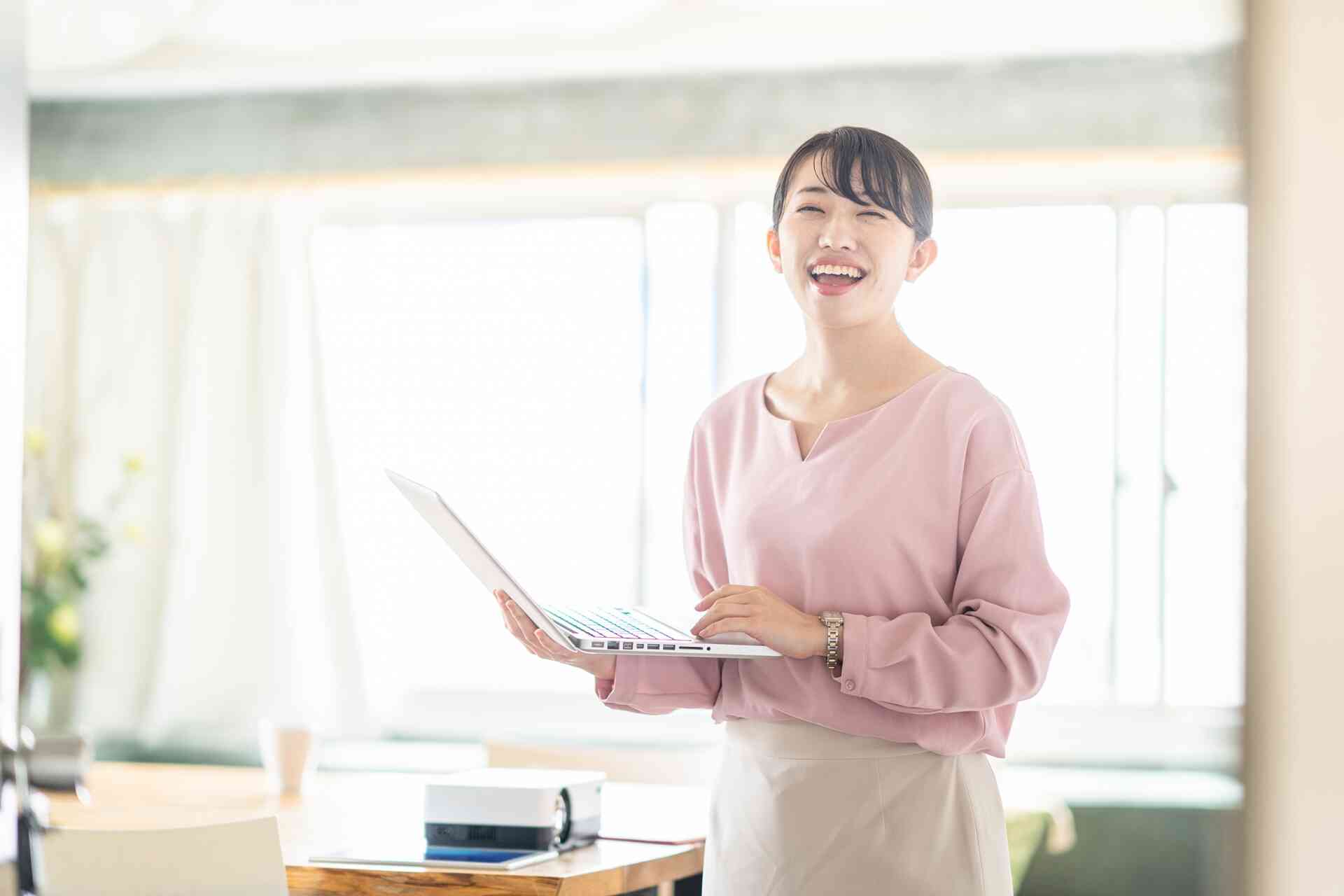 女性編 楽で給料が高い仕事ランキング 就職のコツや注意点も解説