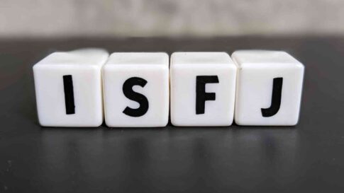 ISFJ（擁護者）に向いてる仕事15選！性格から分かる適職一覧