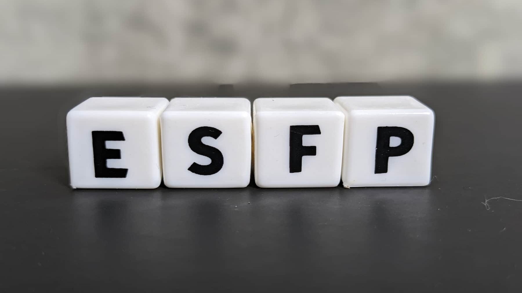 ESFP（エンターテイナー）タイプとは？意味や特徴、よくある質問を解説！