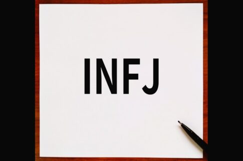 INFJが避けるべき仕事は？向いてない業界や職場の特徴も解説